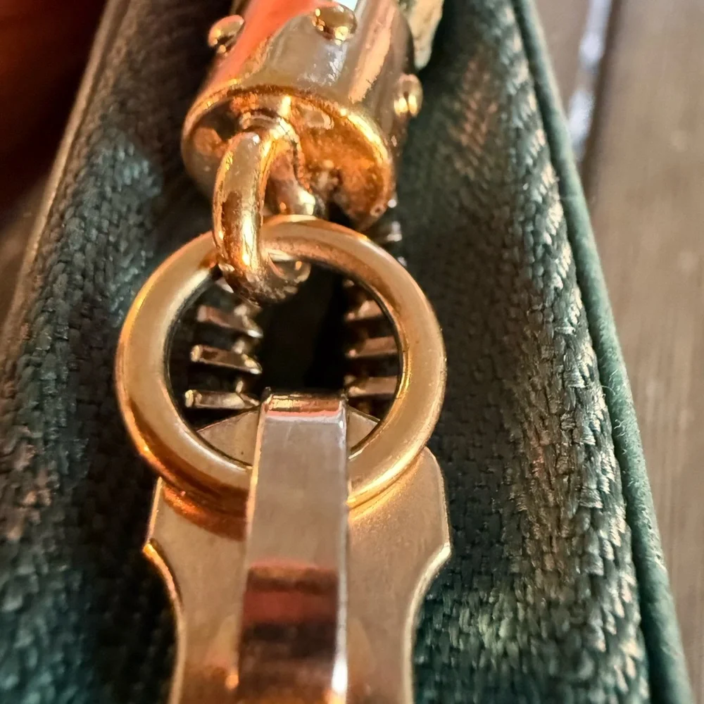 EUC Authentic Gucci Forrest Green Leather Soho Zippy Wallet with Tassel - Picture 10 of 12